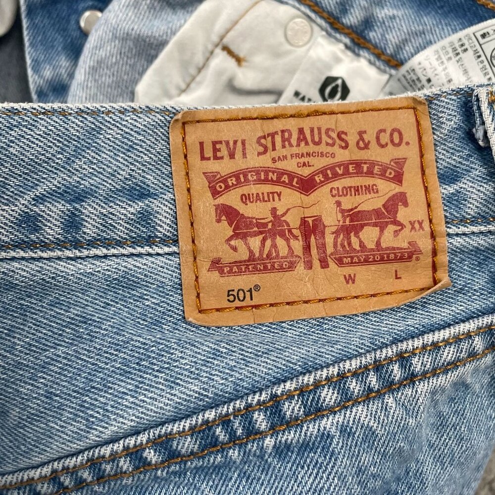 Levis 501XX Jeans Mens 32x30 Light Wash Button Fly Straight Leg Denim - Picture 5 of 9